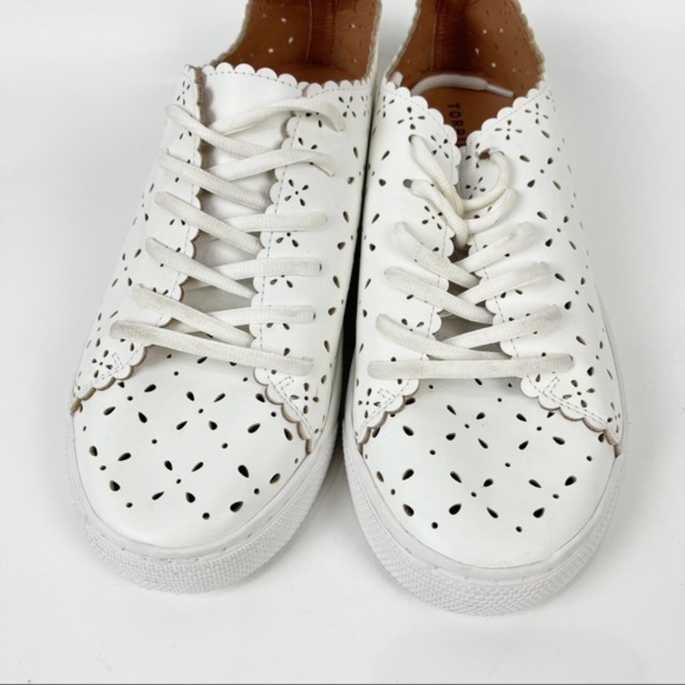 Torrid White Faux Leather Laser Cut Lace Up Sneakers Sz 10.5 Wide - Picture 5 of 10